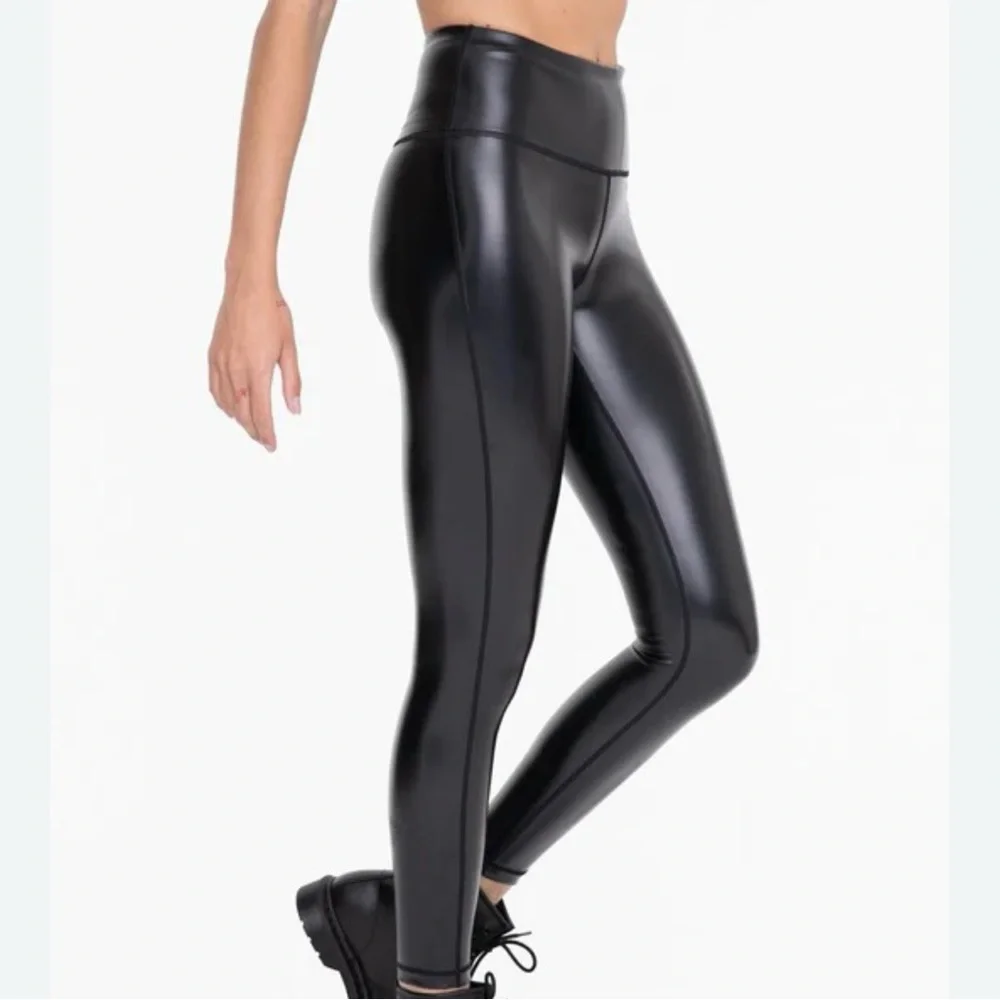 NWOT Shiny Black liquid leggings size small/2 - Picture 1 of 5